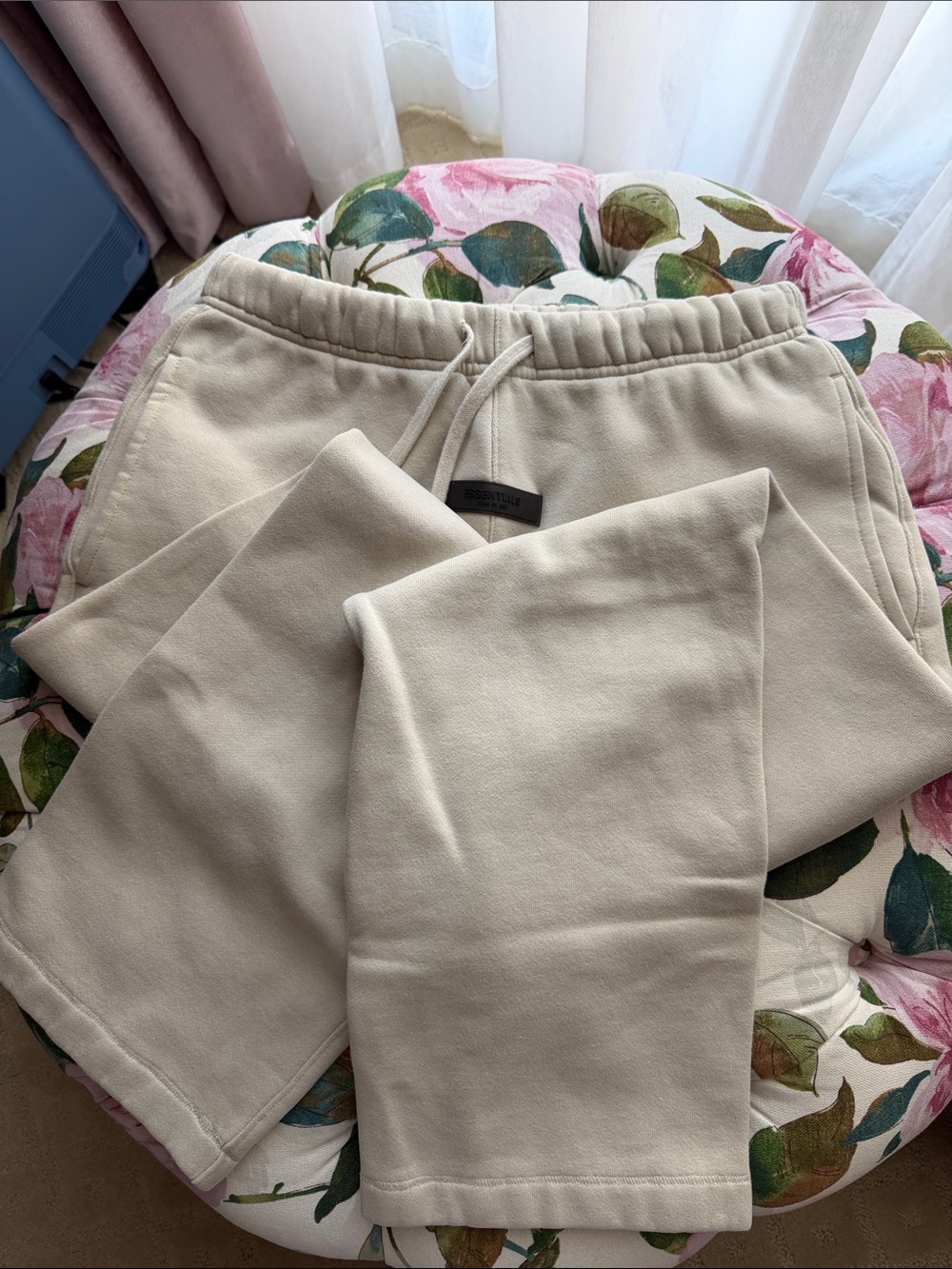 Fear of God Essentials Kids Cream/Tan Sweatpants - Picture 2 of 4